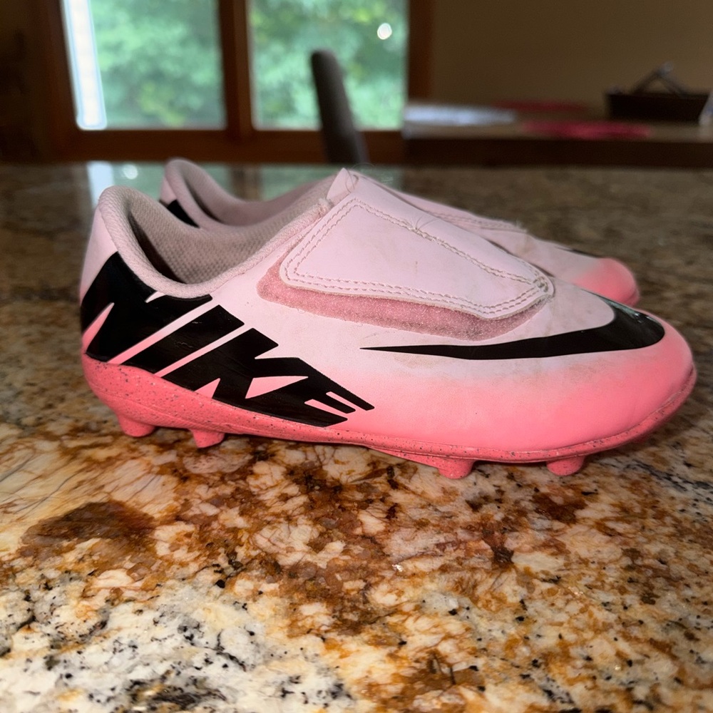 Nike Mercurial Soccer Cleats Youth Size 12.5C Pink/Black